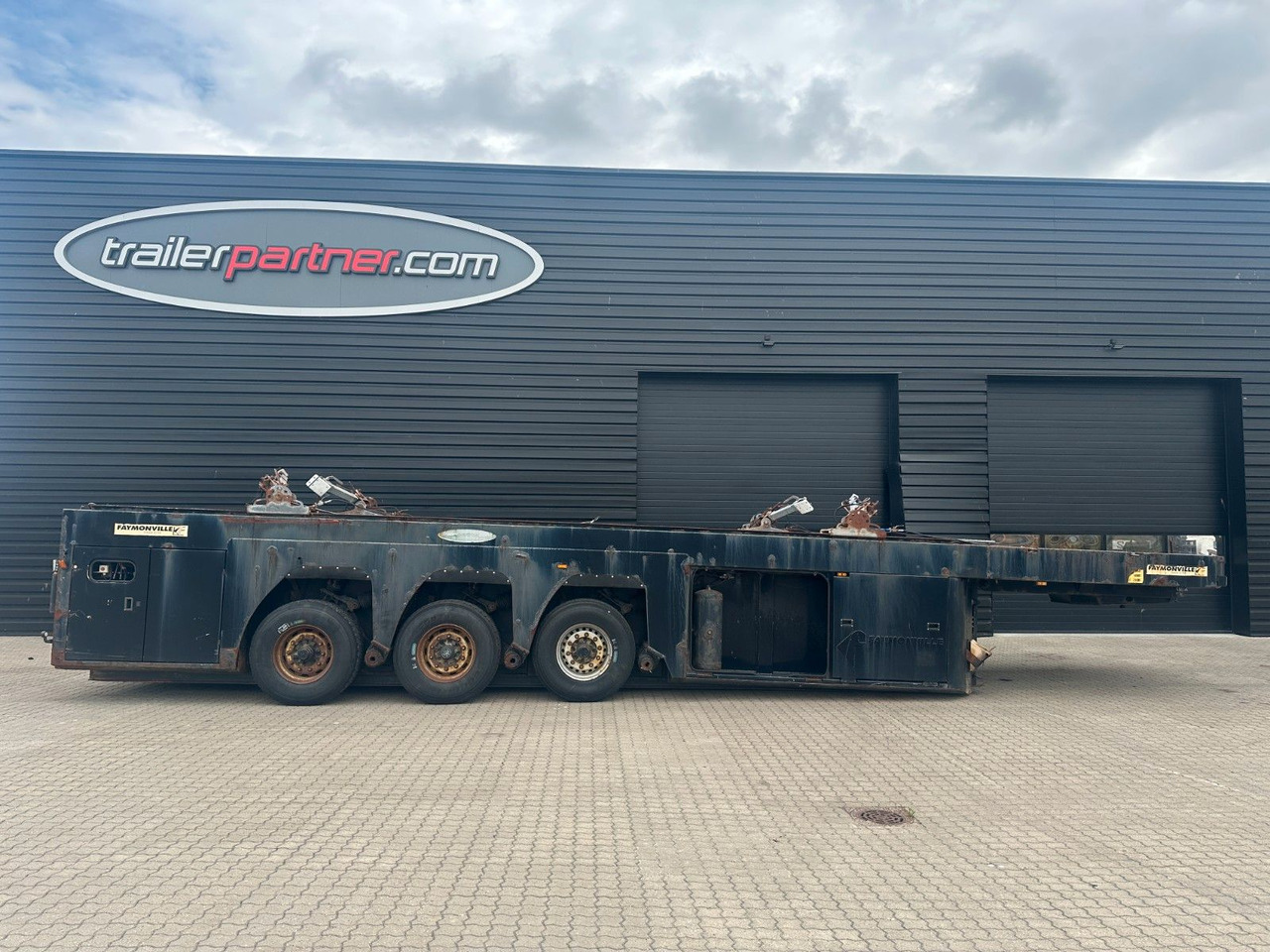 Faymonville Prefamax 3 achs innenlader - Semi-trailer low bed: gambar 1 Faymonville Prefamax 3 achs innenlader - Semi-trailer low bed: gambar 1