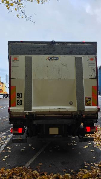 Scania P 320 - Truk berpendingin: gambar 5 Scania P 320 - Truk berpendingin: gambar 5