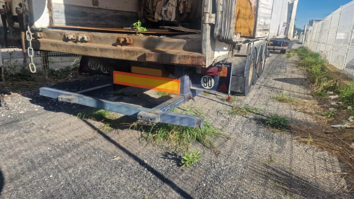 Serignac Caisse Frigorifique (Rail-route) - Semi-trailer: gambar 4 Serignac Caisse Frigorifique (Rail-route) - Semi-trailer: gambar 4