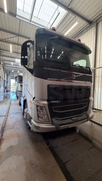 Volvo FH 500 - Tractor head: gambar 1 Volvo FH 500 - Tractor head: gambar 1