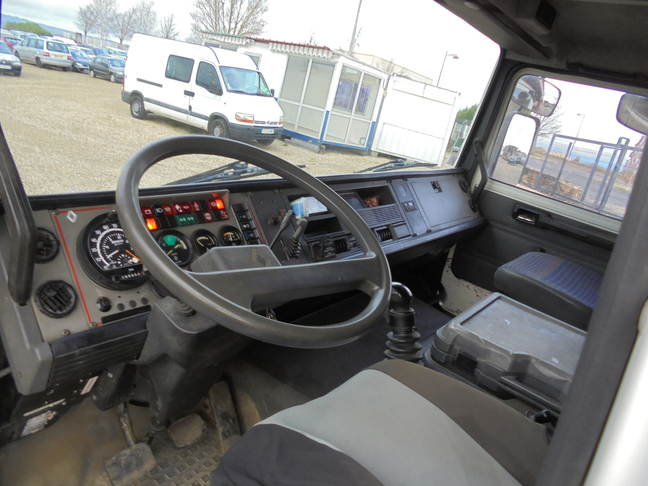 RENAULT GR 280 - Truk pengangkut mobil: gambar 5 RENAULT GR 280 - Truk pengangkut mobil: gambar 5