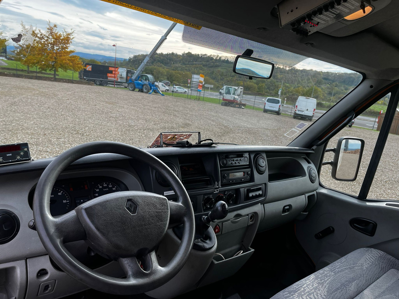 RENAULT Mascott DCI 160 CAISSE + HAYON - Truk box: gambar 5 RENAULT Mascott DCI 160 CAISSE + HAYON - Truk box: gambar 5