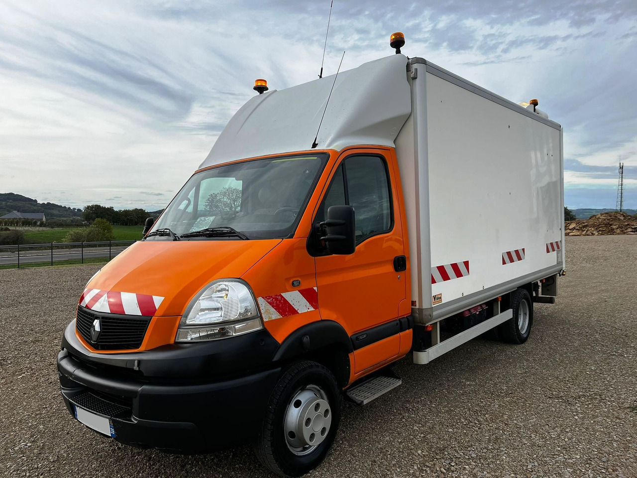 RENAULT Mascott DCI 160 CAISSE + HAYON - Truk box: gambar 2 RENAULT Mascott DCI 160 CAISSE + HAYON - Truk box: gambar 2