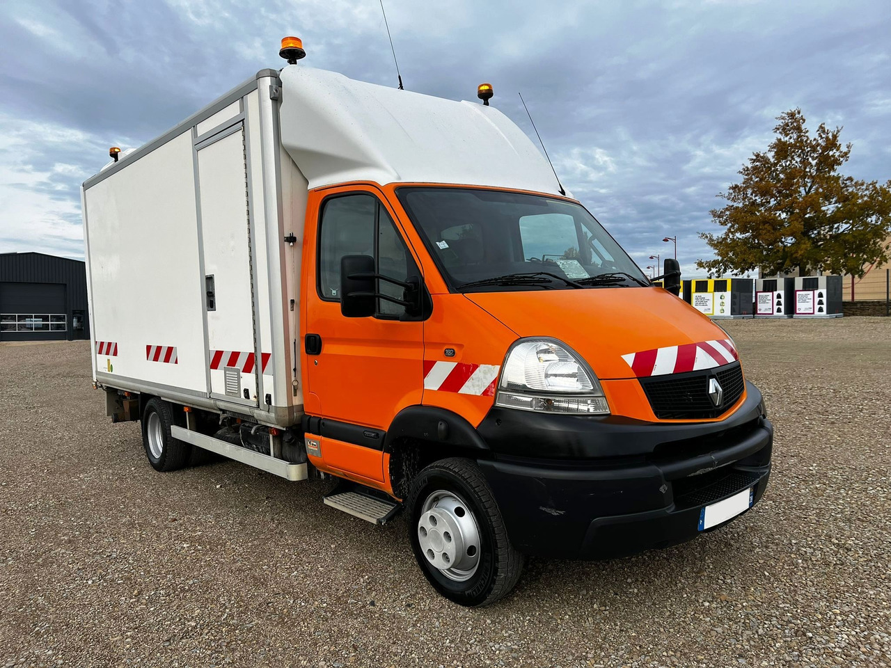 RENAULT Mascott DCI 160 CAISSE + HAYON - Truk box: gambar 1 RENAULT Mascott DCI 160 CAISSE + HAYON - Truk box: gambar 1