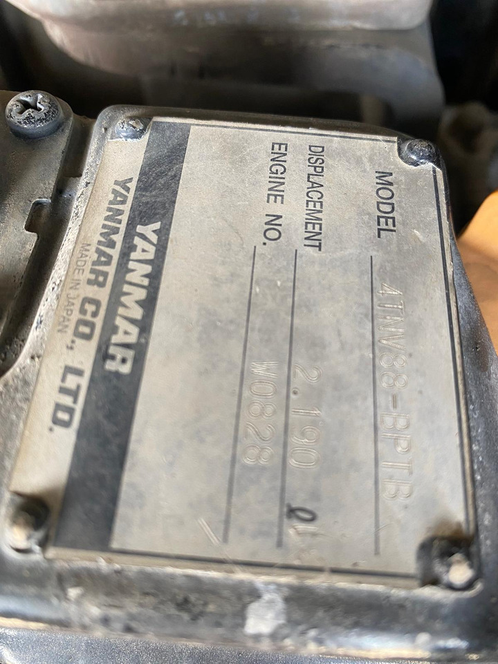 Ekskavator perayap TAKEUCHI TB 250: gambar 18