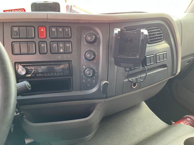 DAF LF 210 FA / 12 Ton / 344 dkm / Koffer / LBW / NL LKW - Truk box: gambar 4 DAF LF 210 FA / 12 Ton / 344 dkm / Koffer / LBW / NL LKW - Truk box: gambar 4