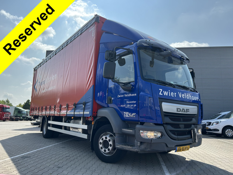 DAF LF 210 FA / 12 Ton / 361 dkm / Curtainside / Loadlift / NL Truck - Truk dengan terpal samping: gambar 1 DAF LF 210 FA / 12 Ton / 361 dkm / Curtainside / Loadlift / NL Truck - Truk dengan terpal samping: gambar 1