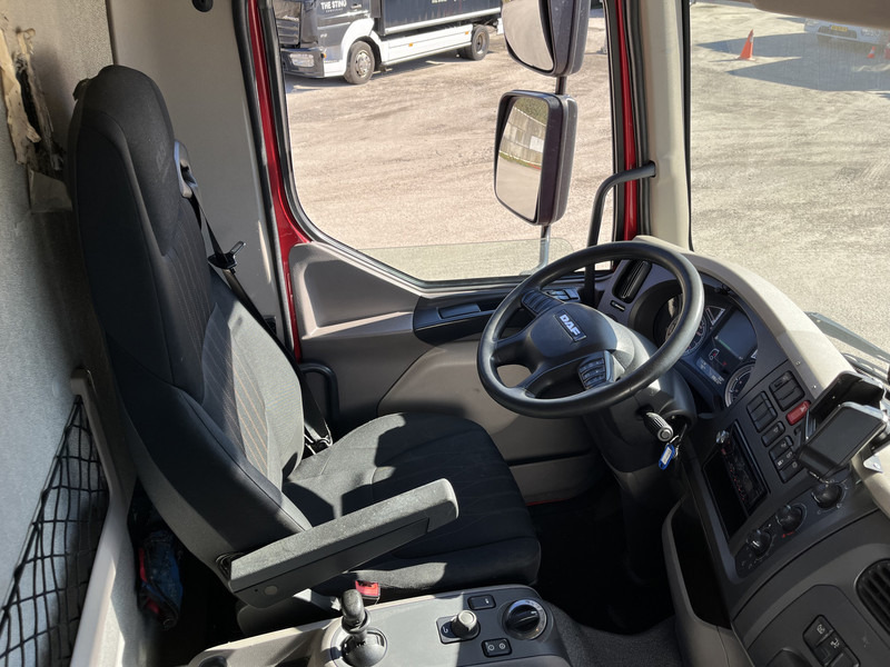 DAF LF 210 FA / 12 Ton / 396 dkm / Box / Loadlift / NL Truck - Truk box: gambar 3 DAF LF 210 FA / 12 Ton / 396 dkm / Box / Loadlift / NL Truck - Truk box: gambar 3
