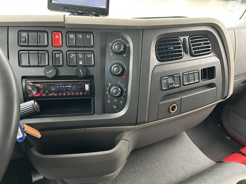 DAF LF 210 FA / 12 Ton / 450 dkm / Tacho V2 / Box / Laadklep / APK TUV 09-26 - Truk box: gambar 5 DAF LF 210 FA / 12 Ton / 450 dkm / Tacho V2 / Box / Laadklep / APK TUV 09-26 - Truk box: gambar 5