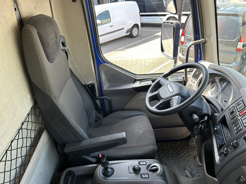 DAF LF 210 FA / 361 dkm / Curtainside / Loadlift / NL Truck - Truk dengan terpal samping: gambar 3 DAF LF 210 FA / 361 dkm / Curtainside / Loadlift / NL Truck - Truk dengan terpal samping: gambar 3