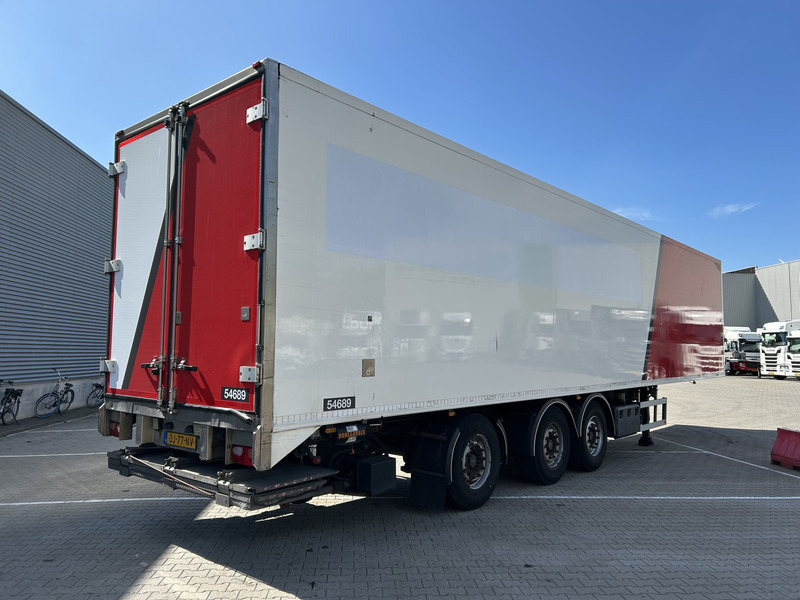 H.T.F. HZO 39 / Carrier Vector 1800 Frigo / Loadlift 2500 kg / APK TUV 01-26 - Semi-trailer berpendingin: gambar 2 H.T.F. HZO 39 / Carrier Vector 1800 Frigo / Loadlift 2500 kg / APK TUV 01-26 - Semi-trailer berpendingin: gambar 2