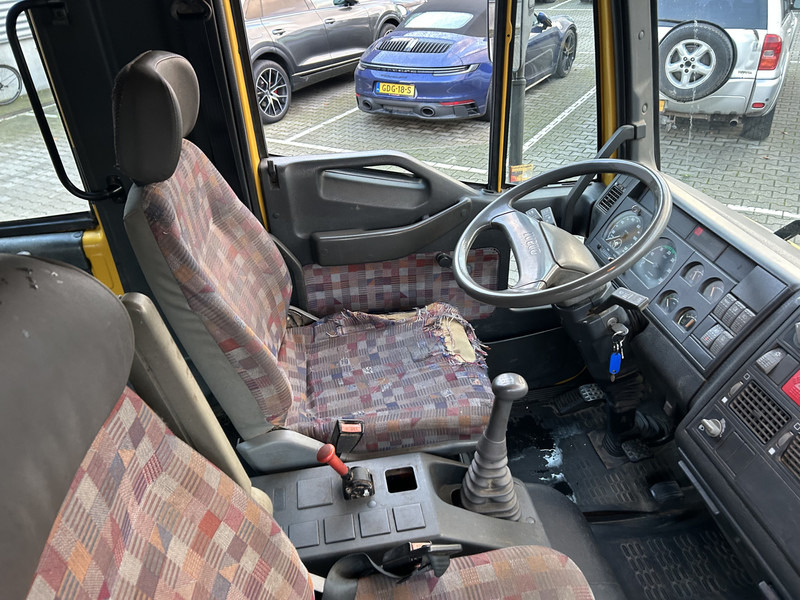 Iveco EuroCargo 80E15 / Double Cab / Manual / 427 dkm / Blad - Blad / Box Truck - Truk box: gambar 3 Iveco EuroCargo 80E15 / Double Cab / Manual / 427 dkm / Blad - Blad / Box Truck - Truk box: gambar 3