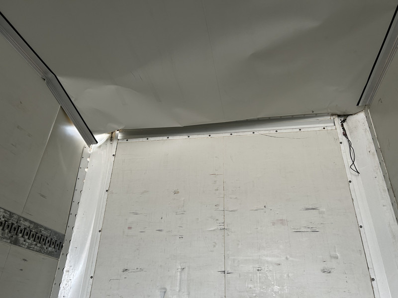 Krone DryLiner / Box / Front Damage / BPW Drum / APK TUV 12-25 - Semi-trailer kotak tertutup: gambar 4 Krone DryLiner / Box / Front Damage / BPW Drum / APK TUV 12-25 - Semi-trailer kotak tertutup: gambar 4