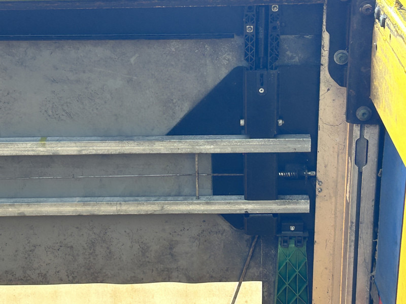 Krone Profi Liner / Schuifzeil / Kooi Aap / Stuur + Liftas / APK 05-26 - Semi-trailer dengan terpal samping: gambar 4 Krone Profi Liner / Schuifzeil / Kooi Aap / Stuur + Liftas / APK 05-26 - Semi-trailer dengan terpal samping: gambar 4