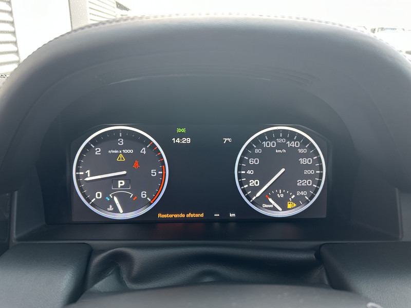 Land Rover Range Rover Vogue TD V8 / 2 Seats / Leder / APK TUV 05-26 - Van kecil: gambar 5 Land Rover Range Rover Vogue TD V8 / 2 Seats / Leder / APK TUV 05-26 - Van kecil: gambar 5