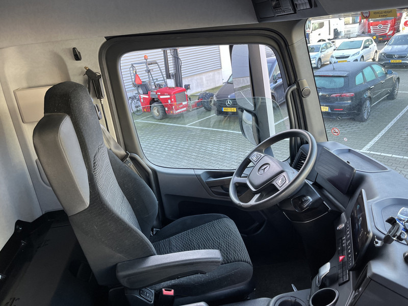 Mercedes-Benz Actros 2124 / Box 7.5 mtr / Laadklep 2000 kg / APK TUV 05-25 - Truk box: gambar 3 Mercedes-Benz Actros 2124 / Box 7.5 mtr / Laadklep 2000 kg / APK TUV 05-25 - Truk box: gambar 3