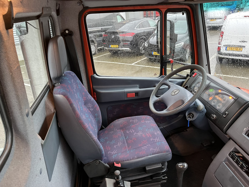 Mercedes-Benz Vario 612 D / Car - Machine Transporter 570 cm / Winch / Ramps / NL Truck - Truk pengangkut mobil: gambar 4 Mercedes-Benz Vario 612 D / Car - Machine Transporter 570 cm / Winch / Ramps / NL Truck - Truk pengangkut mobil: gambar 4