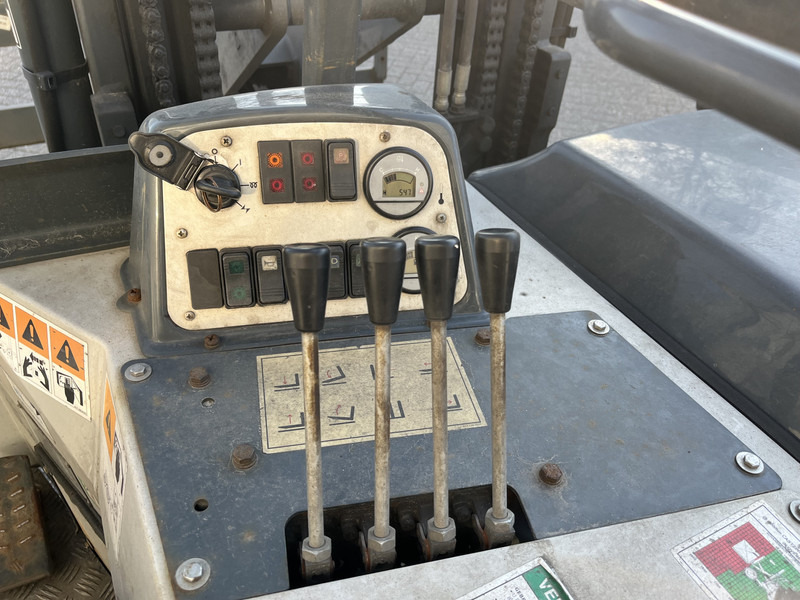 Moffett M4 20.1 / 547 Hours / 2020 / Schaarlift / Kooiaap / Meeneem heftruck - Forklift diesel: gambar 5 Moffett M4 20.1 / 547 Hours / 2020 / Schaarlift / Kooiaap / Meeneem heftruck - Forklift diesel: gambar 5