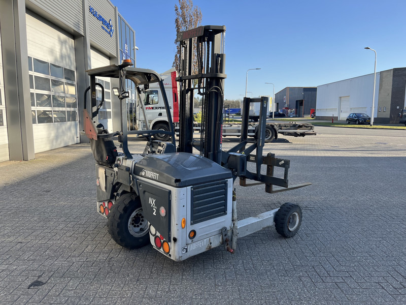 Moffett M4 20.1 / 547 Hours / 2020 / Schaarlift / Kooiaap / Meeneem heftruck - Forklift diesel: gambar 2 Moffett M4 20.1 / 547 Hours / 2020 / Schaarlift / Kooiaap / Meeneem heftruck - Forklift diesel: gambar 2