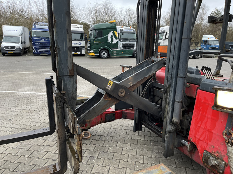 Moffett M4 20.4 / 1564 Hours / 2012 / Schaarlift / Kooiaap / Meeneem heftruck - Forklift diesel: gambar 3 Moffett M4 20.4 / 1564 Hours / 2012 / Schaarlift / Kooiaap / Meeneem heftruck - Forklift diesel: gambar 3