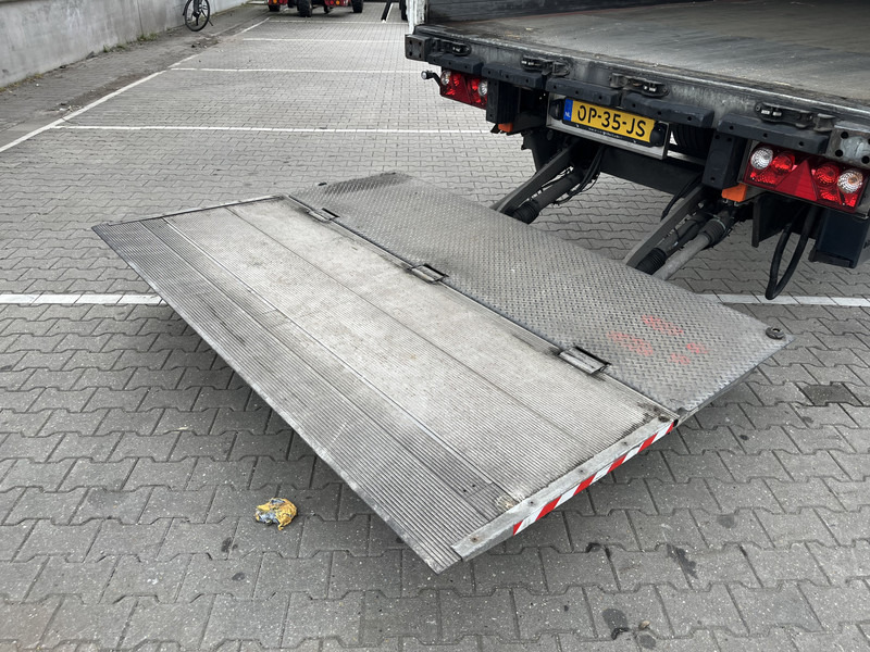 Schmitz Cargobull SCB S2 / Box Trailer / 2 axle / Loadlift / APK TUV 04-26 - Semi-trailer kotak tertutup: gambar 5 Schmitz Cargobull SCB S2 / Box Trailer / 2 axle / Loadlift / APK TUV 04-26 - Semi-trailer kotak tertutup: gambar 5