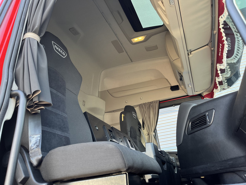 Tractor head Iveco S-Way AT 420 / Full LED / 569 dkm / 2 Tanks / 2 Fridge / APK TUV 03-26: gambar 9