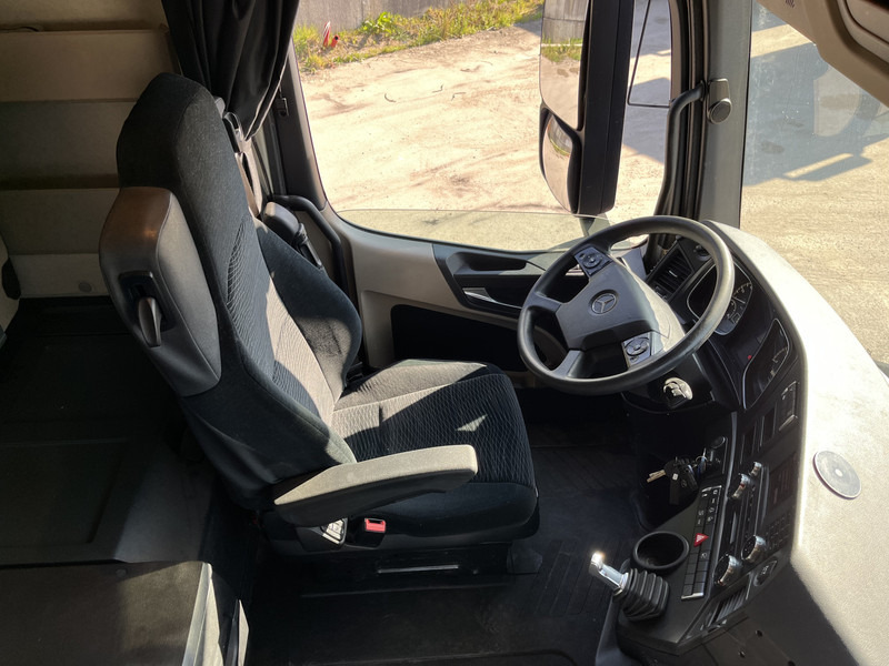 Mercedes-Benz Actros 1842 StreamSpace / 939 dkm / 2 Tanks / NL Truck - Tractor head: gambar 3 Mercedes-Benz Actros 1842 StreamSpace / 939 dkm / 2 Tanks / NL Truck - Tractor head: gambar 3