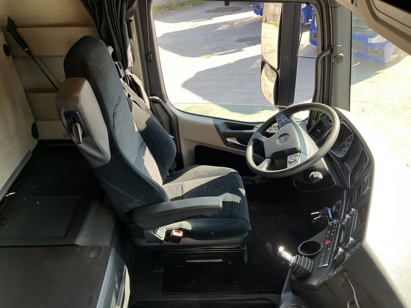 Mercedes-Benz Actros 1842 Streamspace / 945 dkm / 2 Tanks / NL Truck - Tractor head: gambar 3 Mercedes-Benz Actros 1842 Streamspace / 945 dkm / 2 Tanks / NL Truck - Tractor head: gambar 3