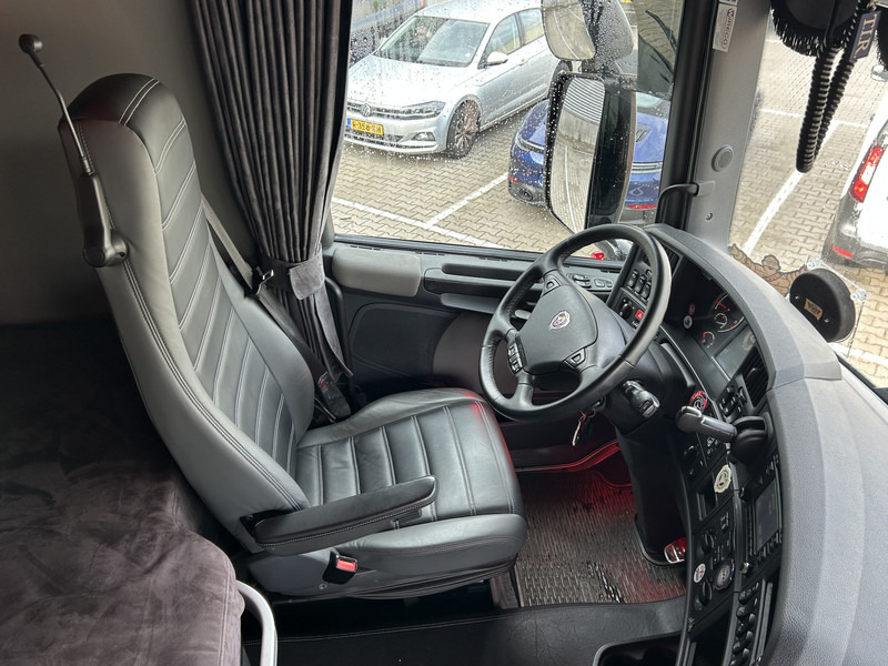 Scania R520 V8 / Showtruck / Buffl Special Interior / Vol Lucht / Retarder - Tractor head: gambar 3 Scania R520 V8 / Showtruck / Buffl Special Interior / Vol Lucht / Retarder - Tractor head: gambar 3
