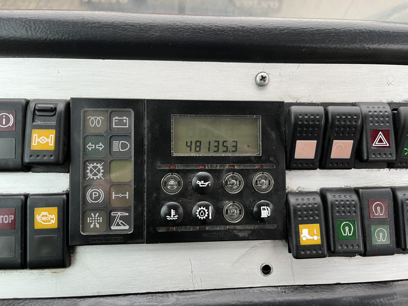 Terberg YT 182 / Cummins - Allison / 2007 / Terminal Tractor - Tractor head: gambar 4 Terberg YT 182 / Cummins - Allison / 2007 / Terminal Tractor - Tractor head: gambar 4