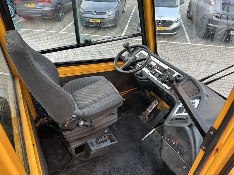 Terberg YT 182 / Cummins / Allison / 2008 / Terminal Tractor - Tractor head: gambar 3 Terberg YT 182 / Cummins / Allison / 2008 / Terminal Tractor - Tractor head: gambar 3