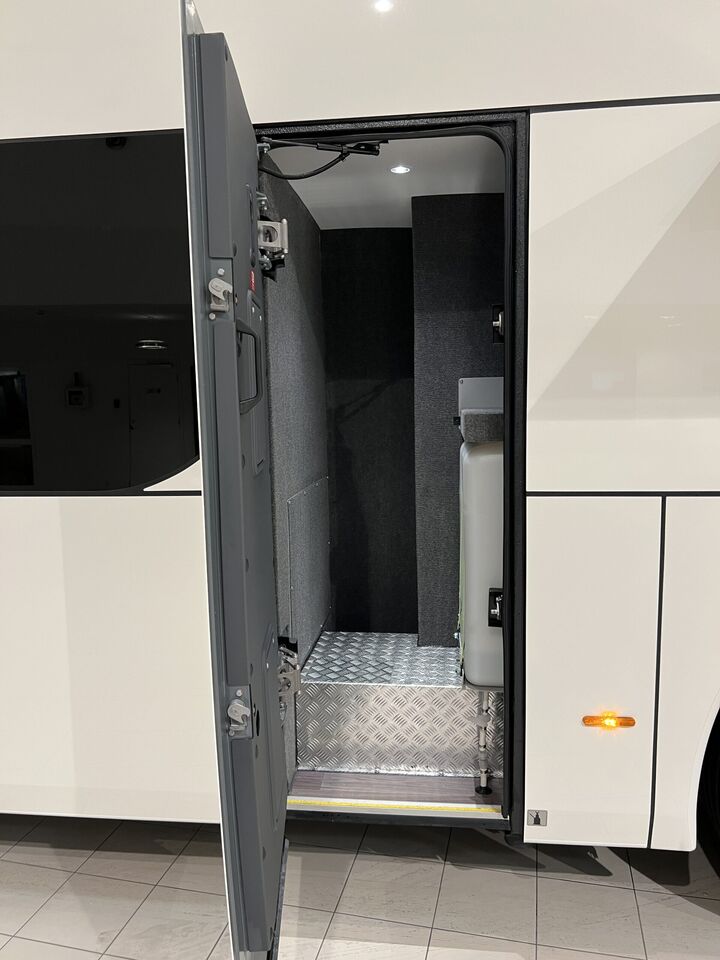 Bus pariwisata NEOPLAN SKYLINER P06 Euro 6E V.I.P / Exclusive Class (Dark Edition): gambar 22 Bus pariwisata NEOPLAN SKYLINER P06 Euro 6E V.I.P / Exclusive Class (Dark Edition): gambar 22