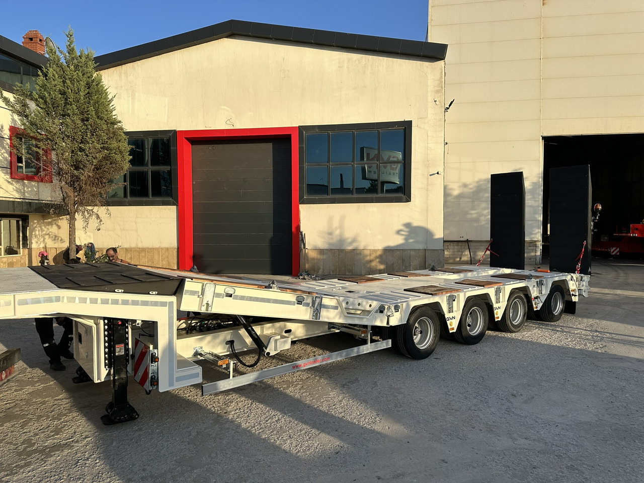 Semi-trailer low bed baru GVN Trailer 4 AXLE HYDRAULIC PLATFORM LOWBED: gambar 12