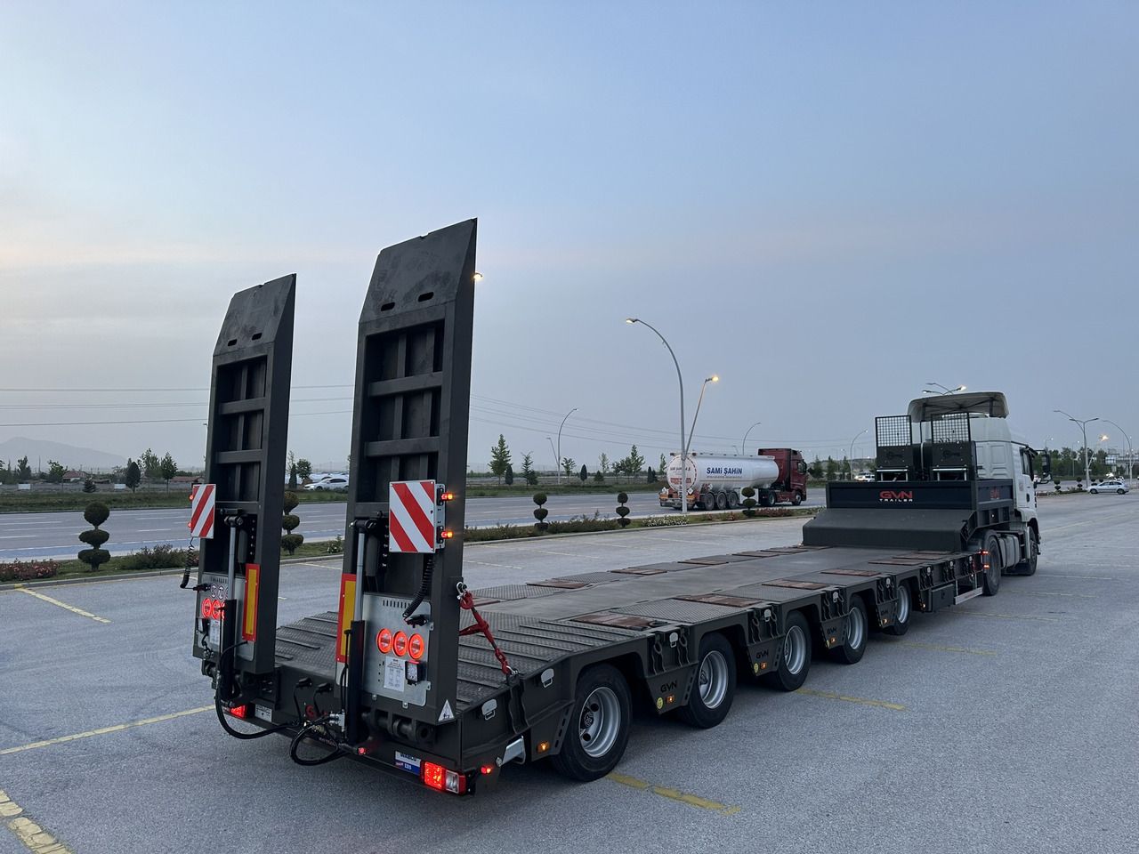 GVN Trailer 5 AXLE LOWBED - Semi-trailer low bed: gambar 1 GVN Trailer 5 AXLE LOWBED - Semi-trailer low bed: gambar 1