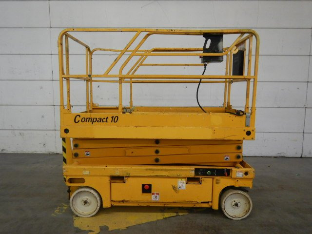 Used Electric scissor Lift Haulotte Compact 10 - Scissor lifts: gambar 2 Used Electric scissor Lift Haulotte Compact 10 - Scissor lifts: gambar 2