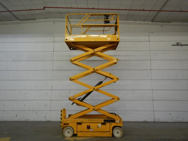 Used Electric scissor Lift Haulotte Compact 10 - Scissor lifts: gambar 3 Used Electric scissor Lift Haulotte Compact 10 - Scissor lifts: gambar 3