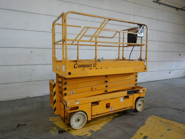Used Electric scissor Lift Haulotte Compact 12 - Scissor lifts: gambar 3 Used Electric scissor Lift Haulotte Compact 12 - Scissor lifts: gambar 3