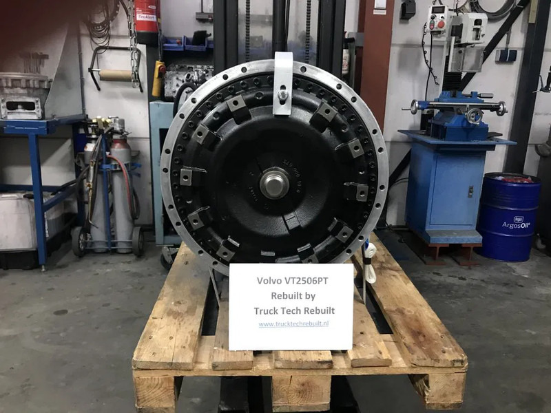 Volvo VT2506PT With or Without retarder / With or without second steering pump - Gearbox: gambar 1 Volvo VT2506PT With or Without retarder / With or without second steering pump - Gearbox: gambar 1