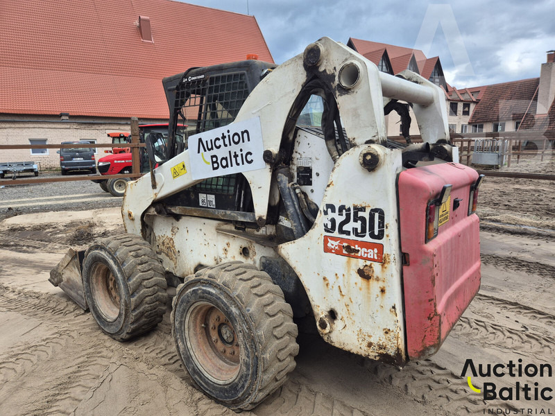 Bobcat S 250 - Skid steer: gambar 3 Bobcat S 250 - Skid steer: gambar 3