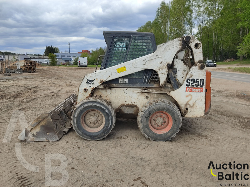 Bobcat S 250 - Skid steer: gambar 3 Bobcat S 250 - Skid steer: gambar 3