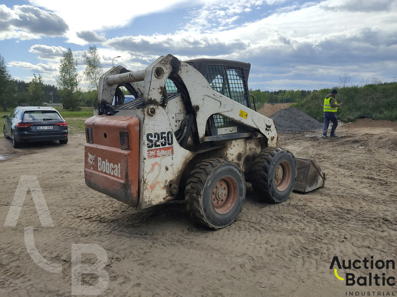 Bobcat S 250 - Skid steer: gambar 4 Bobcat S 250 - Skid steer: gambar 4