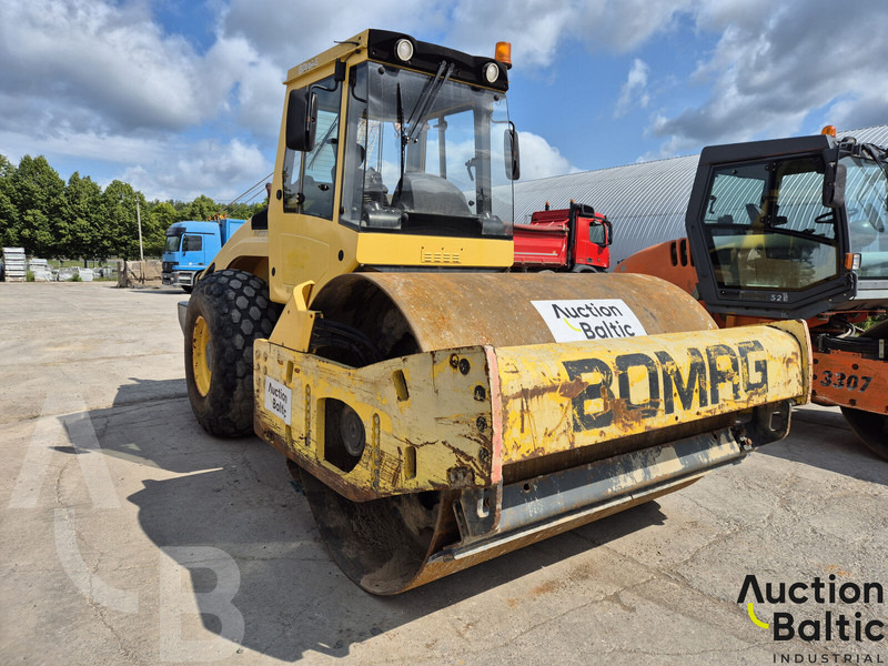 Bomag BW 211 D-4 - Roller: gambar 1 Bomag BW 211 D-4 - Roller: gambar 1