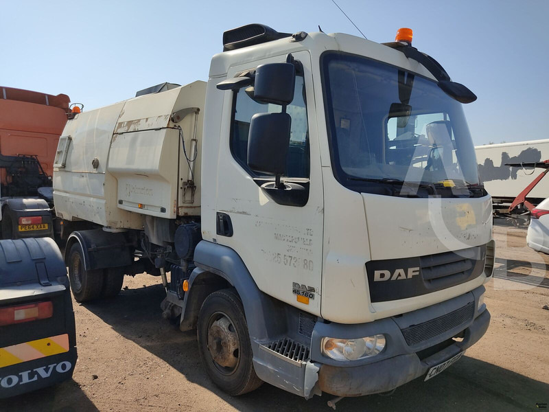 DAF LF45.160 - Penyapu jalan: gambar 1 DAF LF45.160 - Penyapu jalan: gambar 1