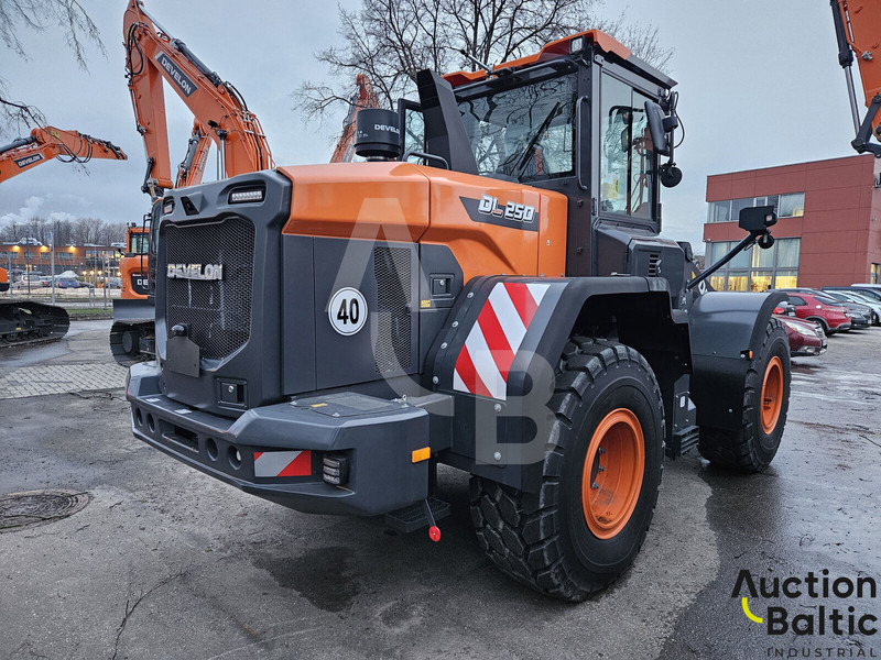 Develon DL250 - Wheel loader: gambar 5 Develon DL250 - Wheel loader: gambar 5