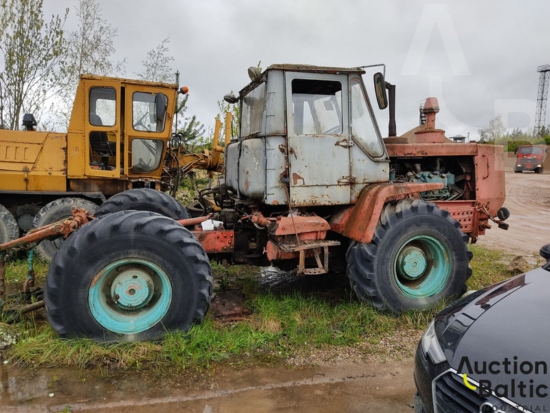 HTZ XTZ T-150K - Traktor: gambar 1 HTZ XTZ T-150K - Traktor: gambar 1