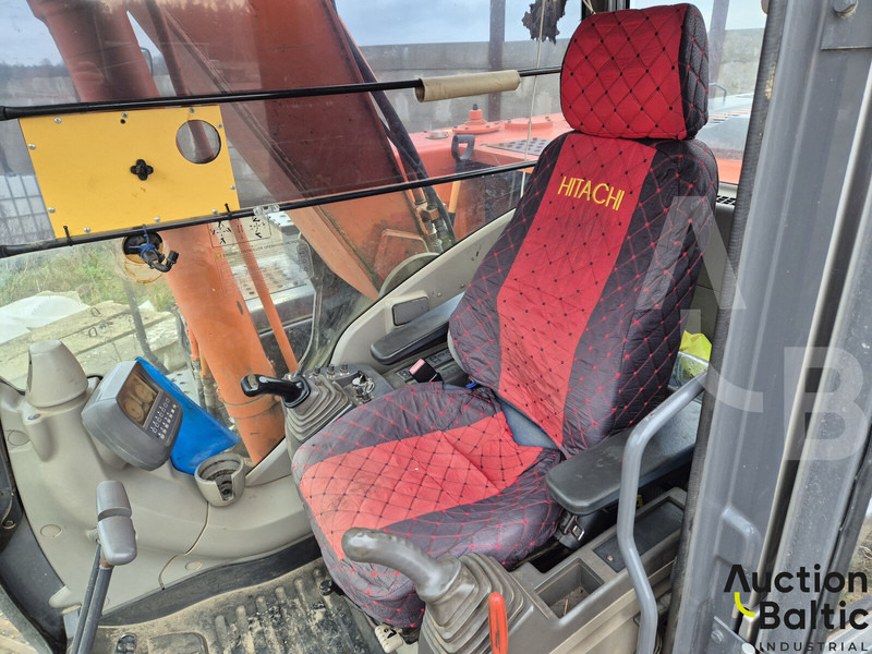 Hitachi ZX 210 LC-3 - Ekskavator perayap: gambar 5 Hitachi ZX 210 LC-3 - Ekskavator perayap: gambar 5