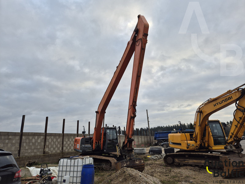 Hitachi ZX 210 LC-3 - Ekskavator perayap: gambar 1 Hitachi ZX 210 LC-3 - Ekskavator perayap: gambar 1