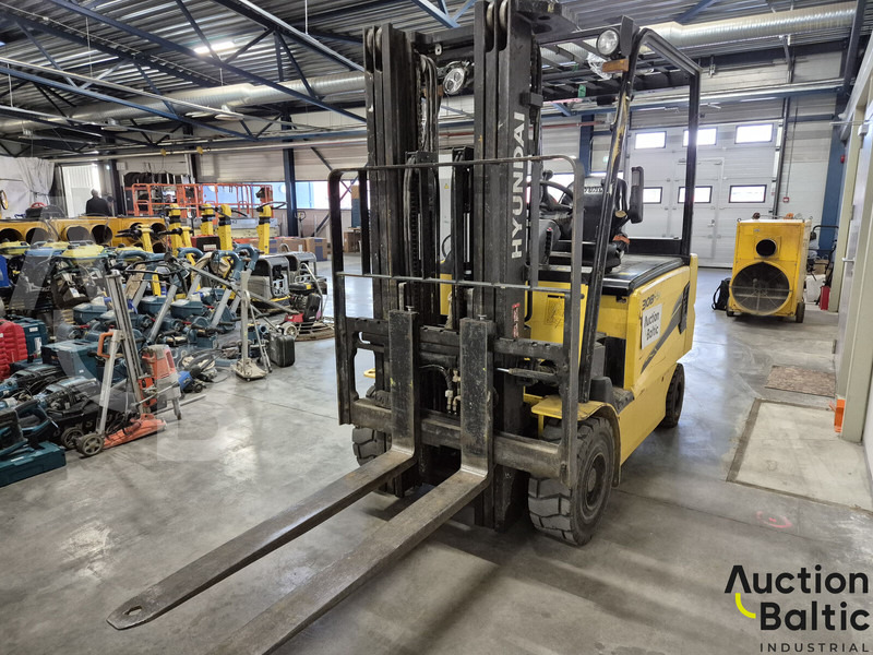 Hyundai 30B-9 - Forklift listrik: gambar 1 Hyundai 30B-9 - Forklift listrik: gambar 1