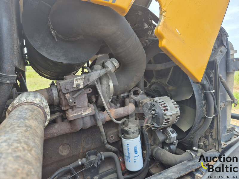 Traktor JCB Fastrac 3220: gambar 12
