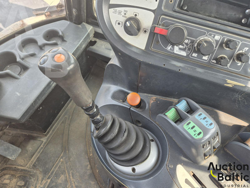 Traktor JCB Fastrac 3220: gambar 9
